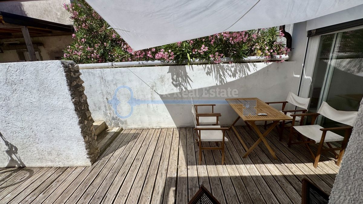 PUNAT - CASA AL PIANO TERRA CON GIARDINO, RARA SUL MERCATO