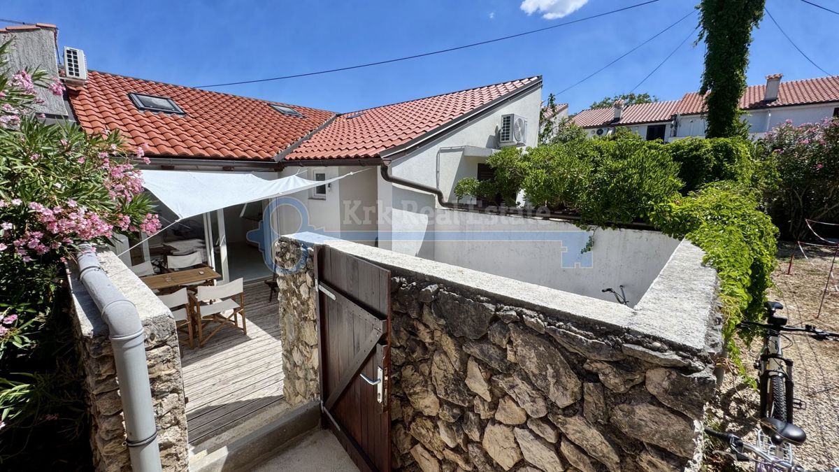 PUNAT - CASA AL PIANO TERRA CON GIARDINO, RARA SUL MERCATO