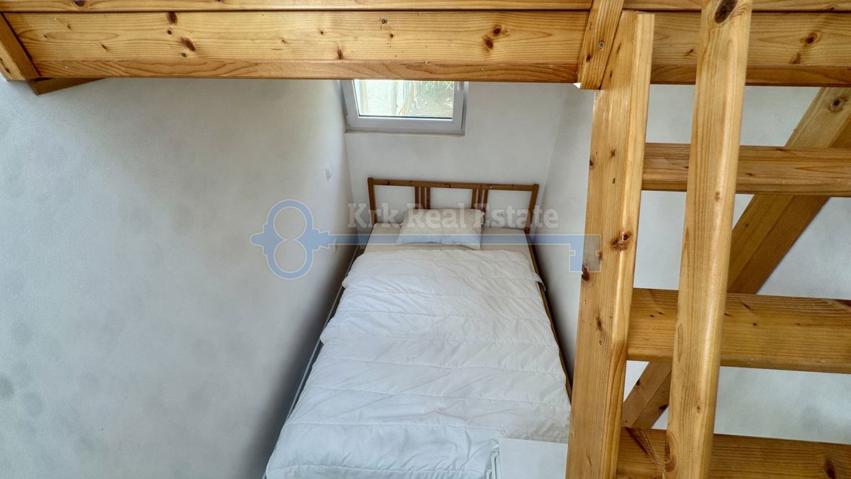 PUNAT - CASA AL PIANO TERRA CON GIARDINO, RARA SUL MERCATO