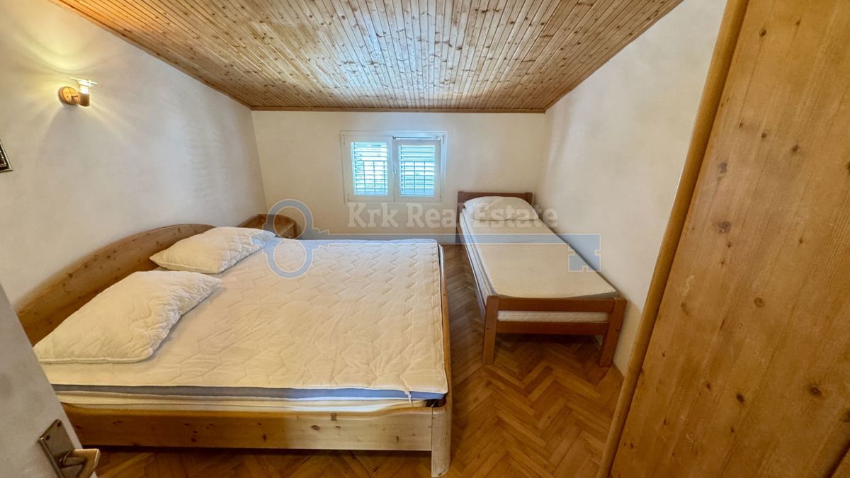 KRK - CASA CON TRE UNITÀ RESIDENZIALI VICINO AL CENTRO