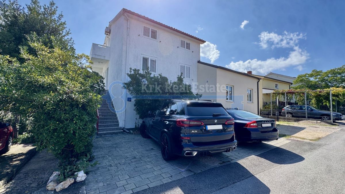 KRK - CASA CON TRE UNITÀ RESIDENZIALI VICINO AL CENTRO