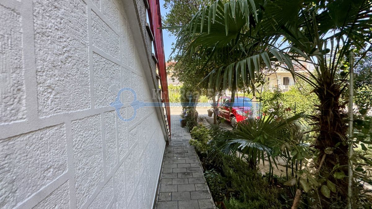 KRK - CASA CON TRE UNITÀ RESIDENZIALI VICINO AL CENTRO