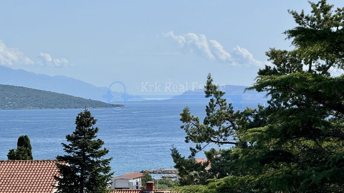 KRK - CASA CON TRE UNITÀ RESIDENZIALI VICINO AL CENTRO