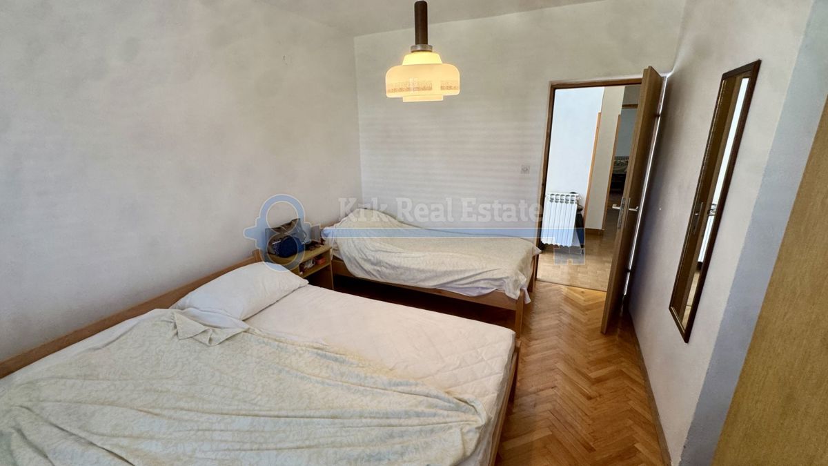 KRK - CASA CON TRE UNITÀ RESIDENZIALI VICINO AL CENTRO