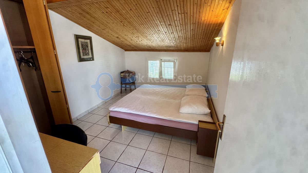 KRK - CASA CON TRE UNITÀ RESIDENZIALI VICINO AL CENTRO