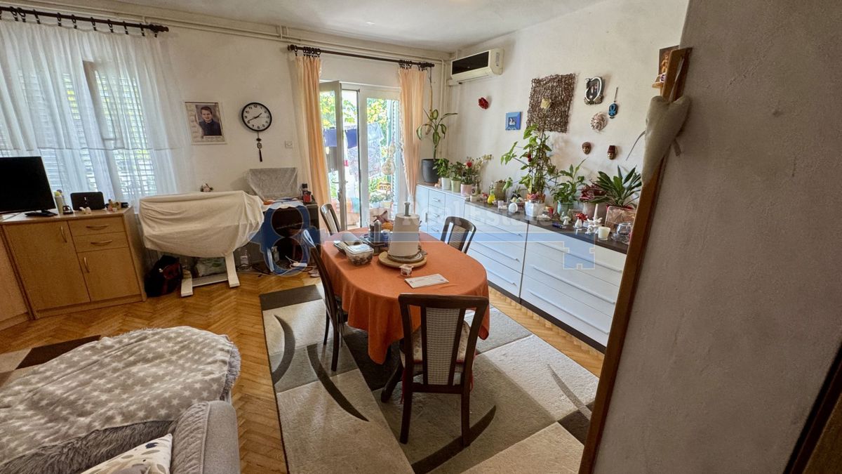 KRK - CASA CON TRE UNITÀ RESIDENZIALI VICINO AL CENTRO