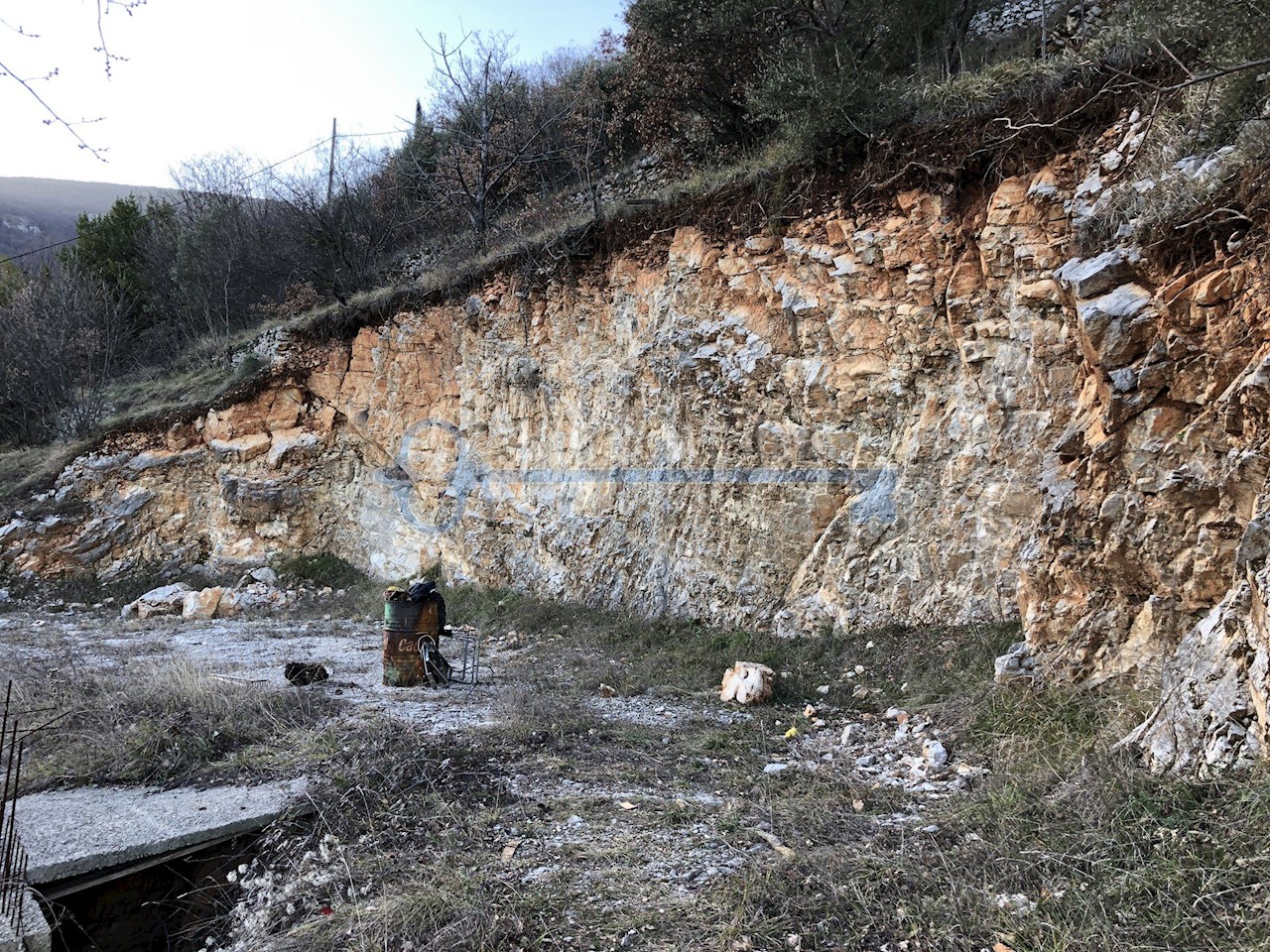 MOŠĆENIČKA DRAGA - TERRENO EDIFICABILE CON LAVORI INIZIATI