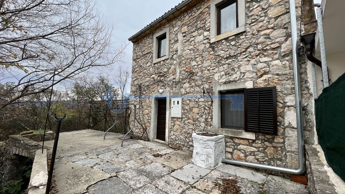 POLJE - CASA IN PIETRA CON ULTERIORE APPARTAMENTO E GIARDINO
