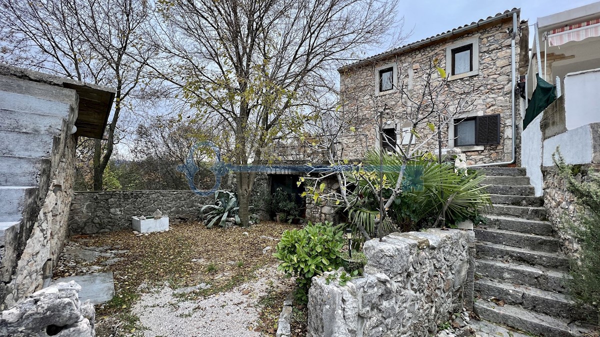 POLJE - CASA IN PIETRA CON ULTERIORE APPARTAMENTO E GIARDINO