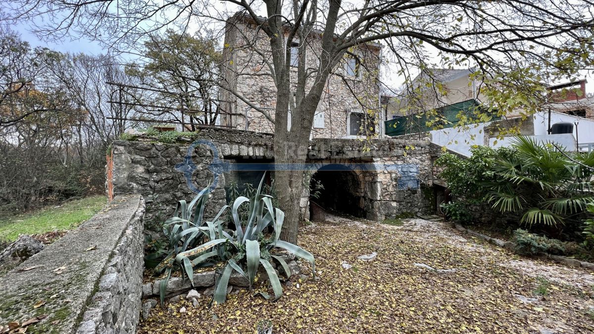 POLJE - CASA IN PIETRA CON ULTERIORE APPARTAMENTO E GIARDINO