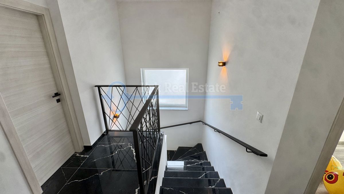 KORNIĆ - CASA INDIPENDENTE CON VISTA MARE E PISCINA