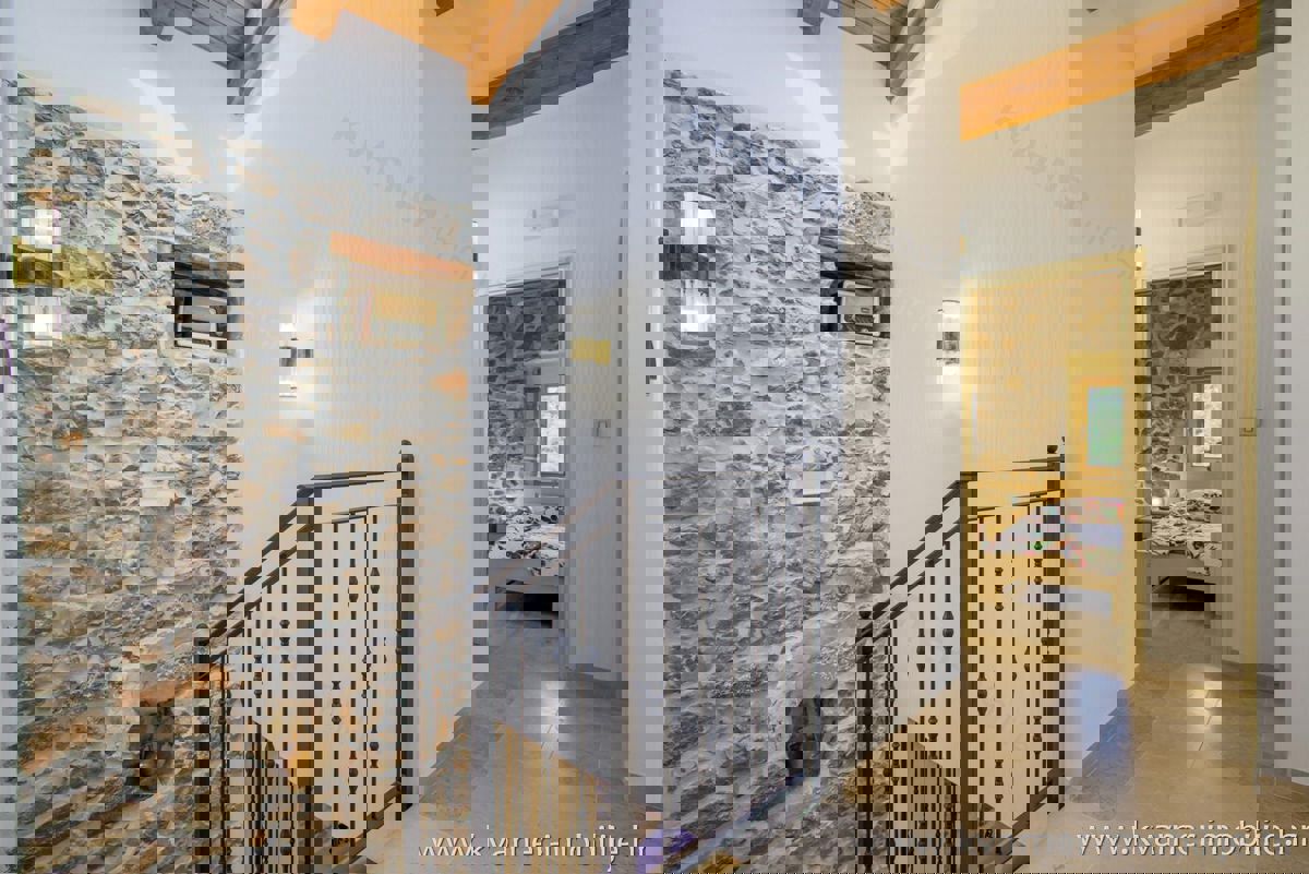 Casa Kras, Dobrinj, 150m2
