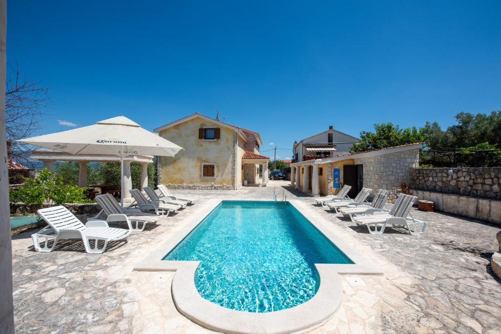 Casa Dobrinj, 480m2