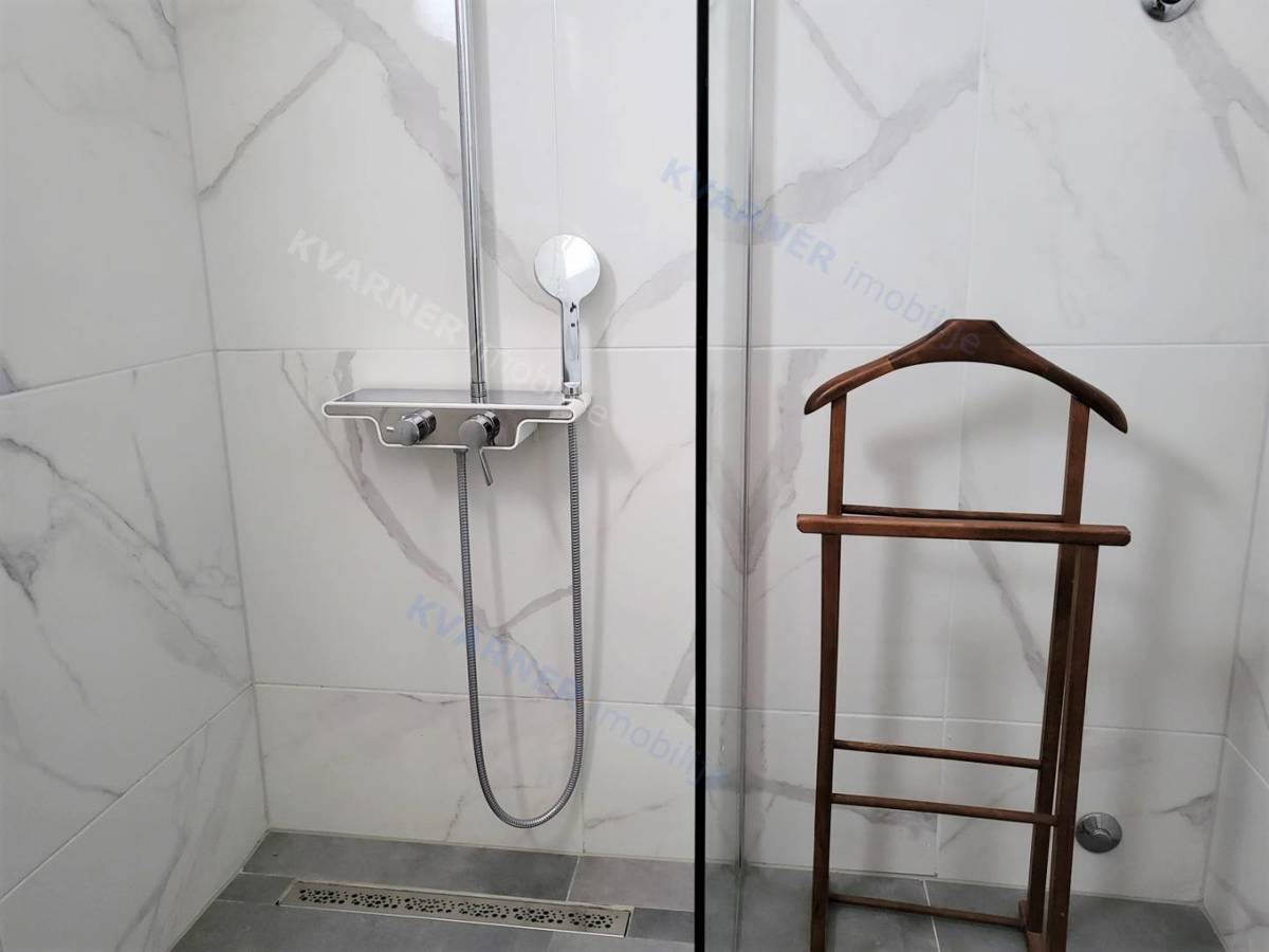Appartamento Njivice, 180m2