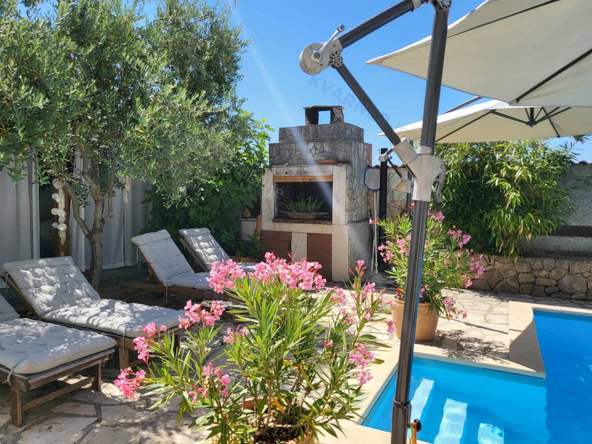 Appartamento Njivice, 180m2