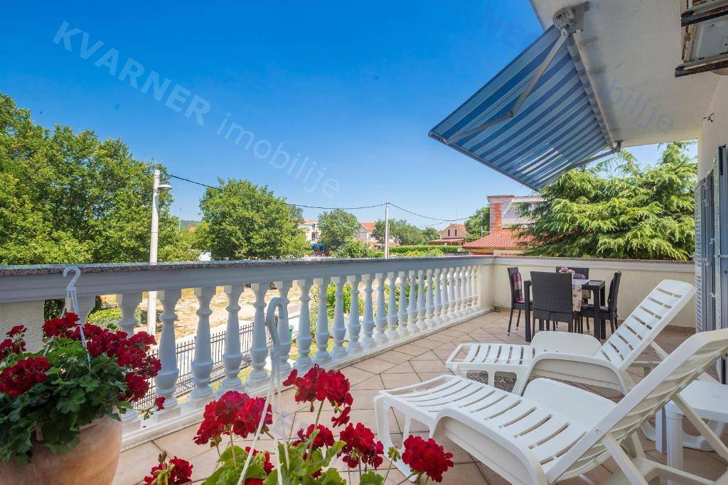 Casa Indipendente con Giardino e Piscina Composta da 9 Unità Abitative! Opportunità di investimento!