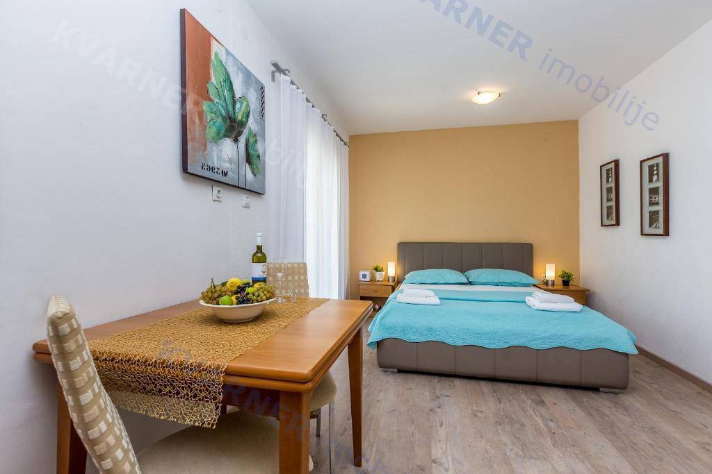 Casa Indipendente con Giardino e Piscina Composta da 9 Unità Abitative! Opportunità di investimento!