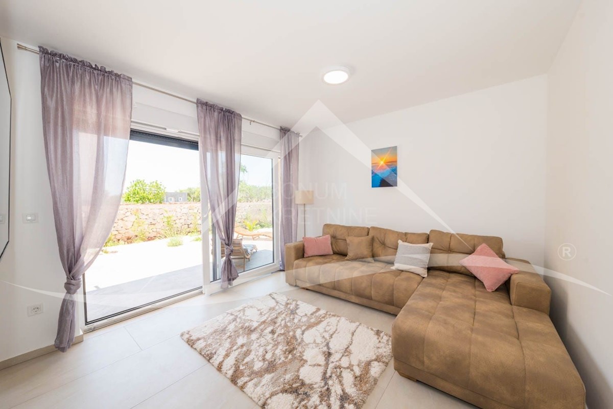 CONVENIENTE!! Casa urbana con giardino dalmata e piscina e terrazza sul tetto con vista mare!! Sebenico-Martinska