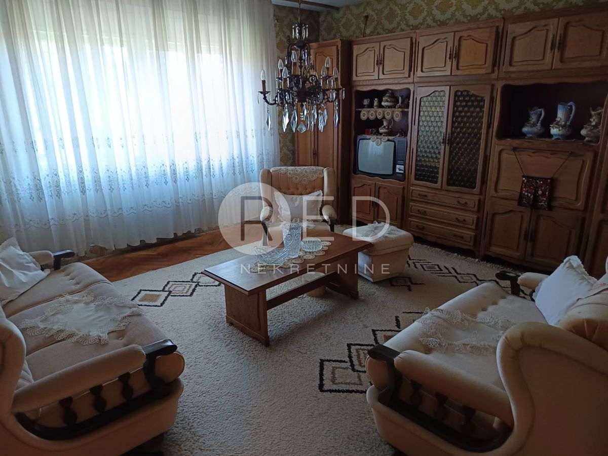 Casa Retfala, Osijek, Retfala - blizina Pampasa, 235m2