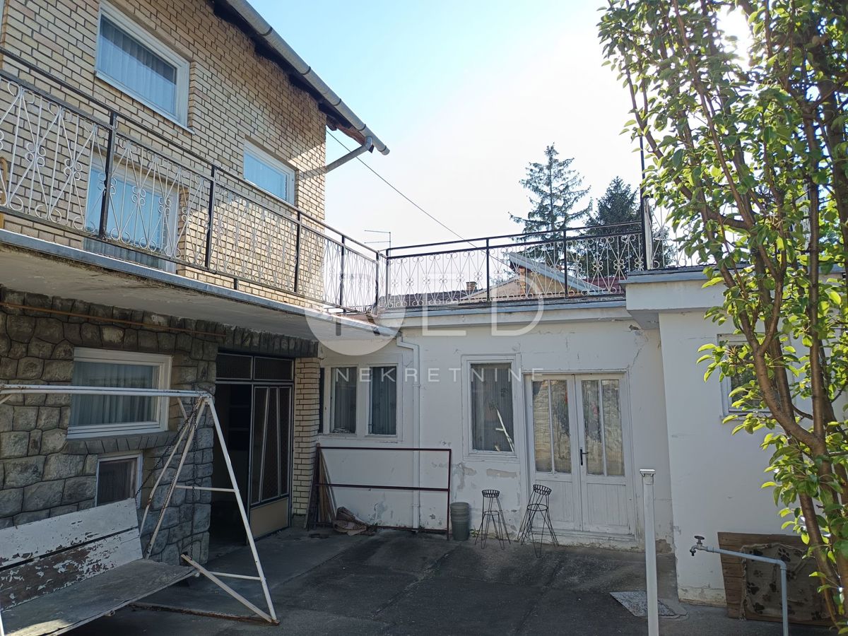 Casa Retfala, Osijek, Retfala - blizina Pampasa, 235m2