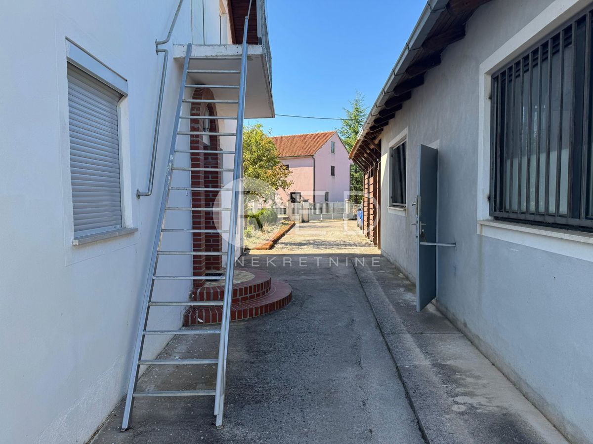 Casa Gornje Planjane, Unešić, 172m2