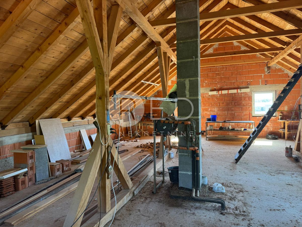 Casa Gornje Planjane, Unešić, 172m2