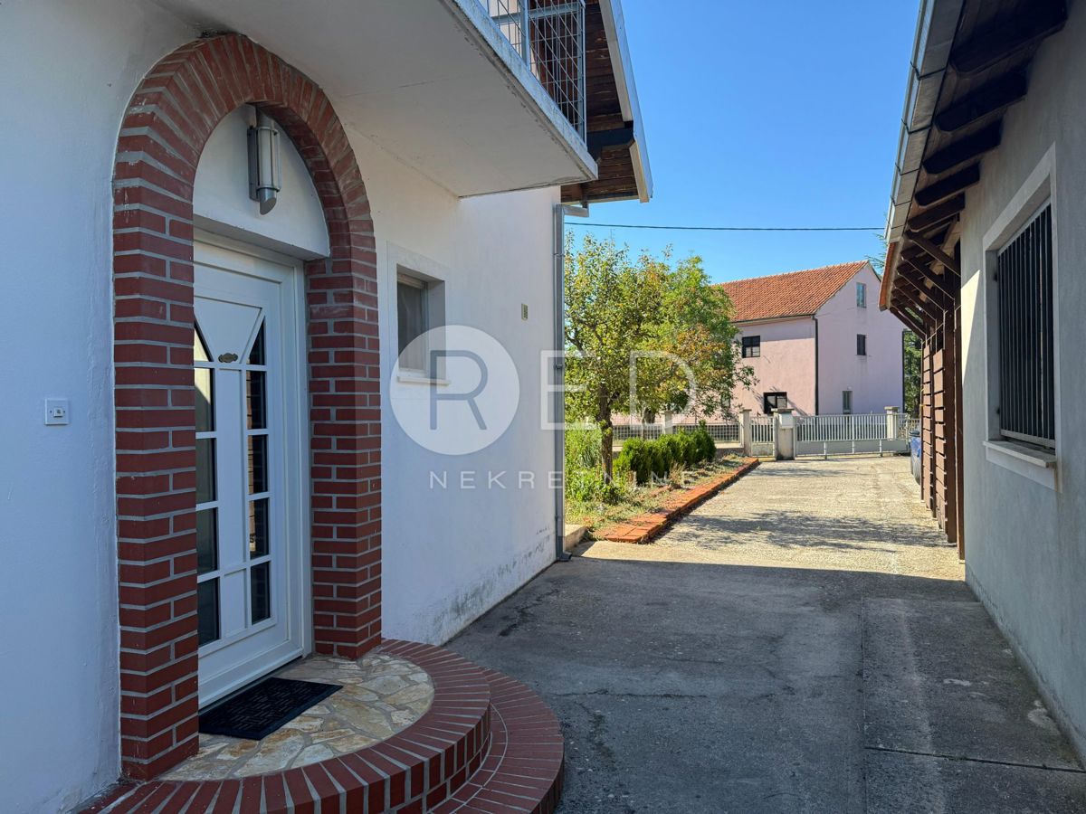 Casa Gornje Planjane, Unešić, 172m2