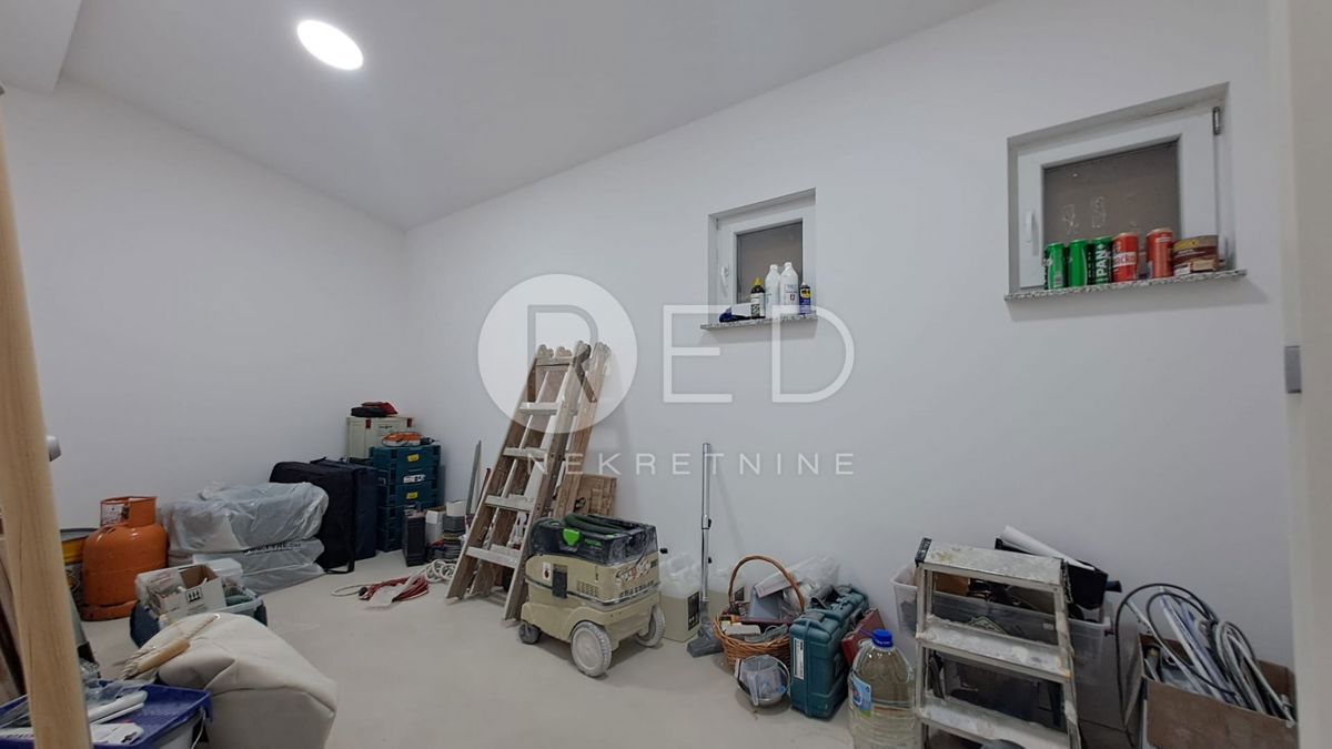 Casa Nova Gradiška, Poljane 36, 215m2