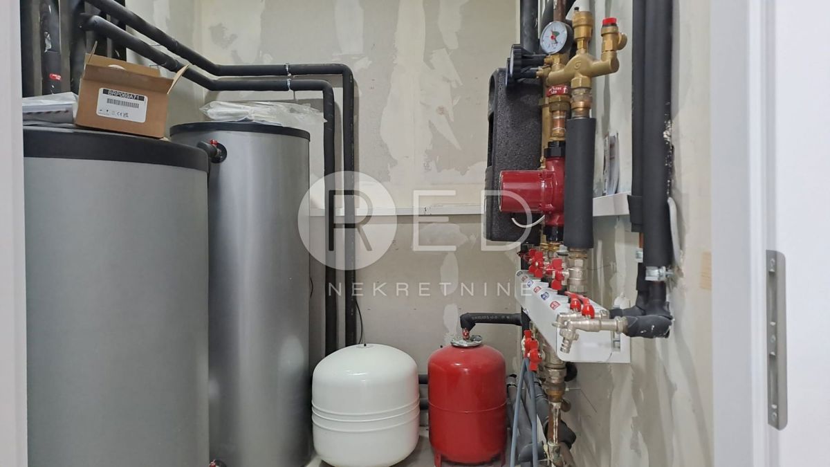 Casa Nova Gradiška, Poljane 36, 215m2