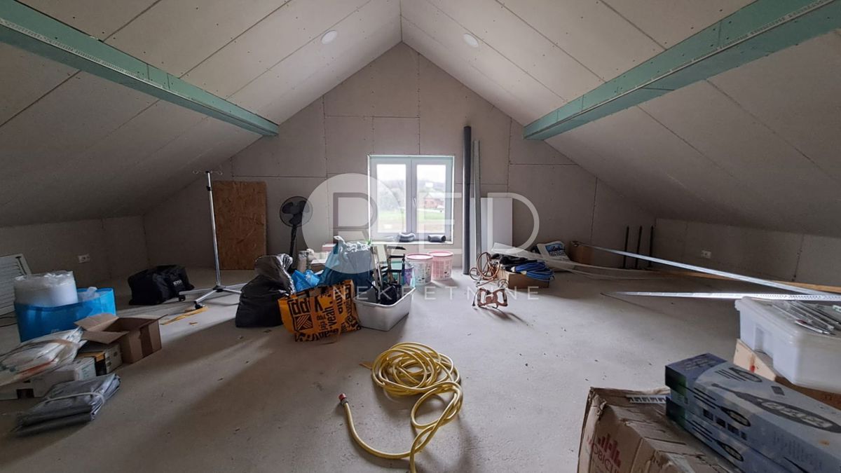 Casa Nova Gradiška, Poljane 36, 215m2