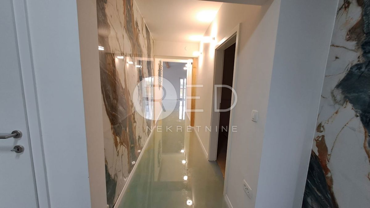 Casa Nova Gradiška, Poljane 36, 215m2