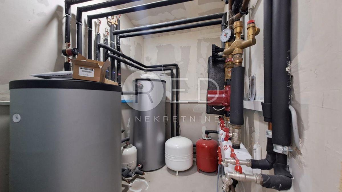 Casa Nova Gradiška, Poljane 36, 215m2