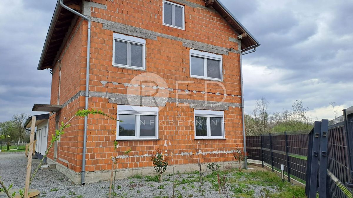 Casa Nova Gradiška, Poljane 36, 215m2