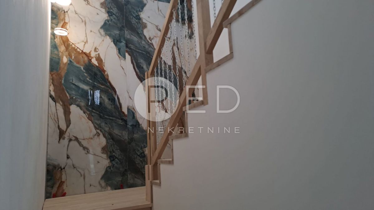 Casa Nova Gradiška, Poljane 36, 215m2