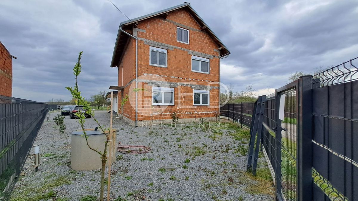 Casa Nova Gradiška, Poljane 36, 215m2
