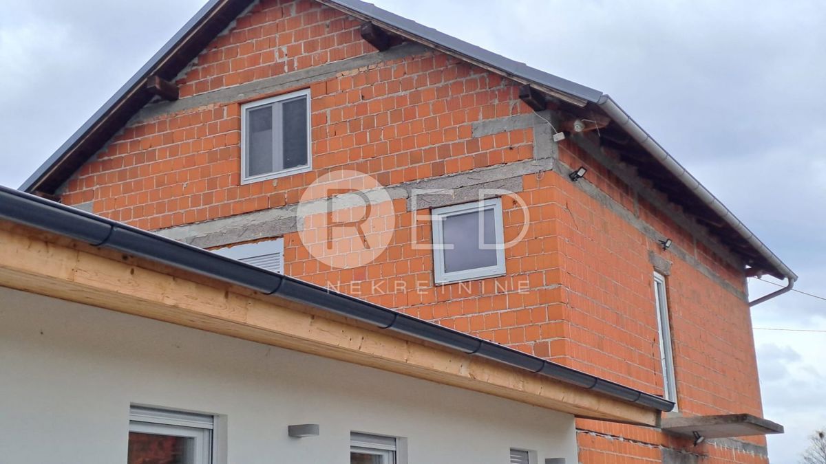 Casa Nova Gradiška, Poljane 36, 215m2