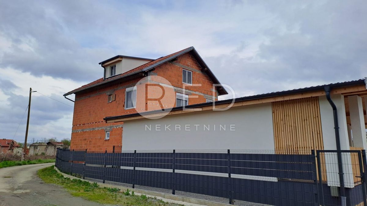 Casa Nova Gradiška, Poljane 36, 215m2