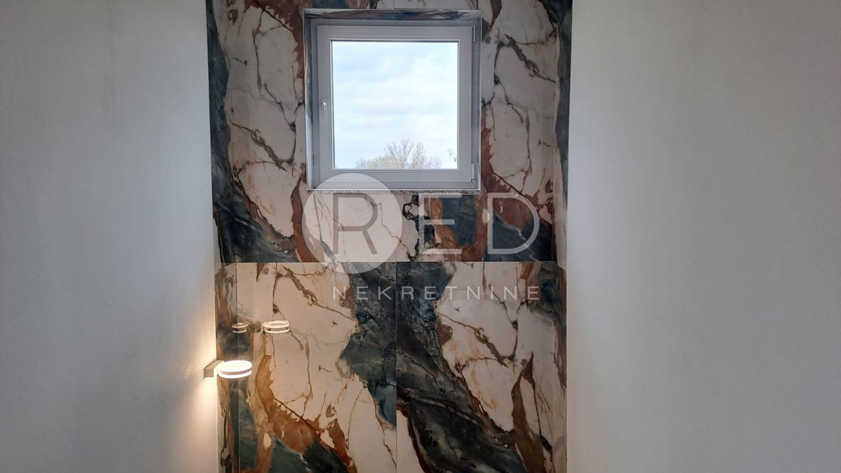 Casa Nova Gradiška, Poljane 36, 215m2