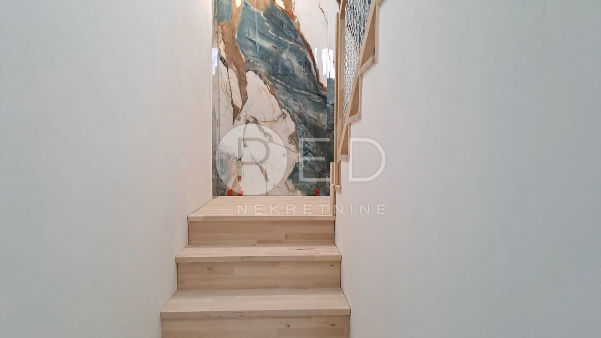 Casa Nova Gradiška, Poljane 36, 215m2