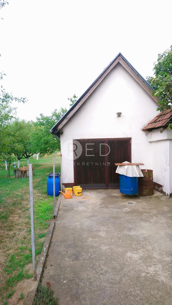 Casa Dalj, Erdut, PRELIJEPO IMANJE NA MIRNOJ LOKACIJI - DALJ PLANINA, 265m2