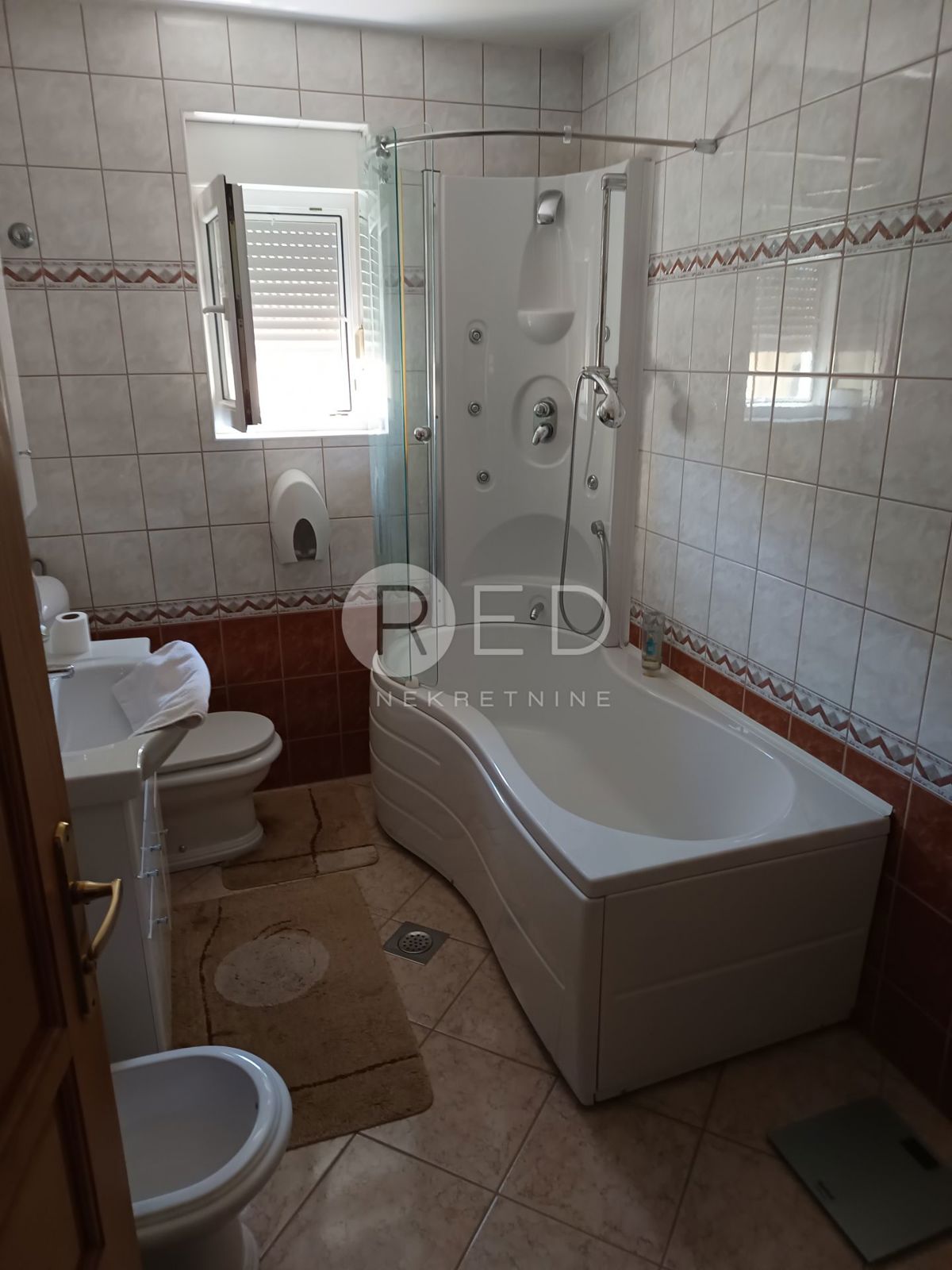 Casa Đakovo, Đakovo, neposredna blizina centra grada, 262m2