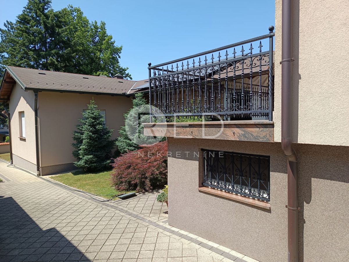 Casa Đakovo, Đakovo, neposredna blizina centra grada, 262m2