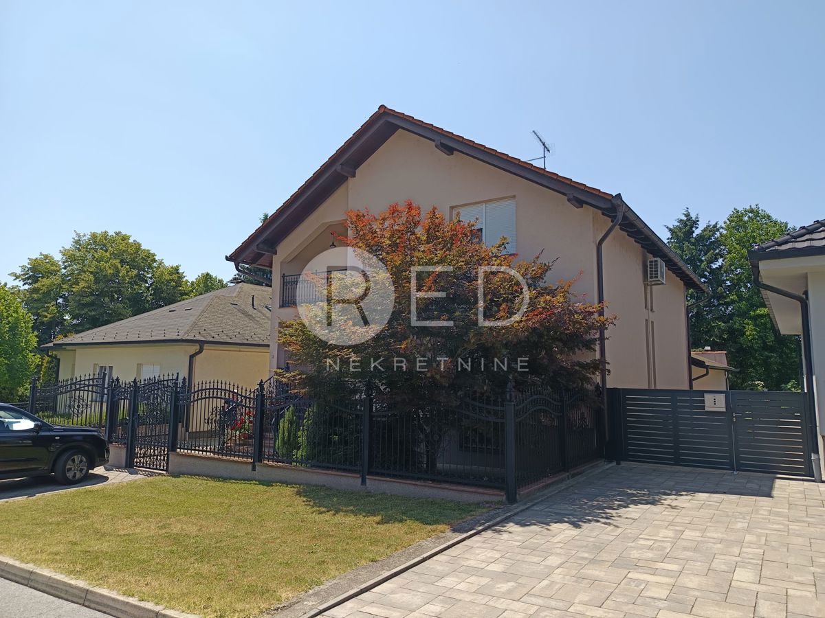 Casa Đakovo, Đakovo, neposredna blizina centra grada, 262m2