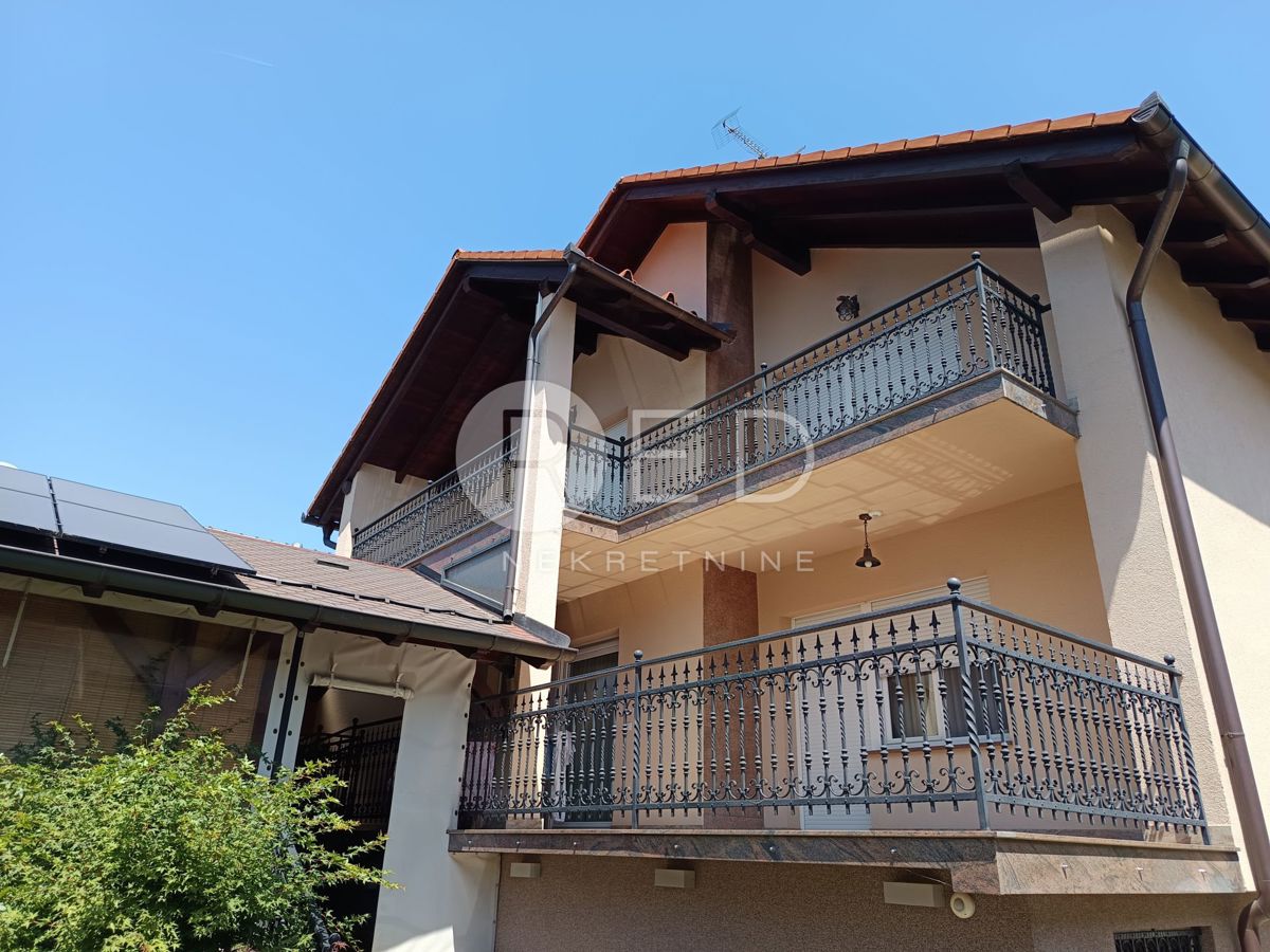 Casa Đakovo, Đakovo, neposredna blizina centra grada, 262m2