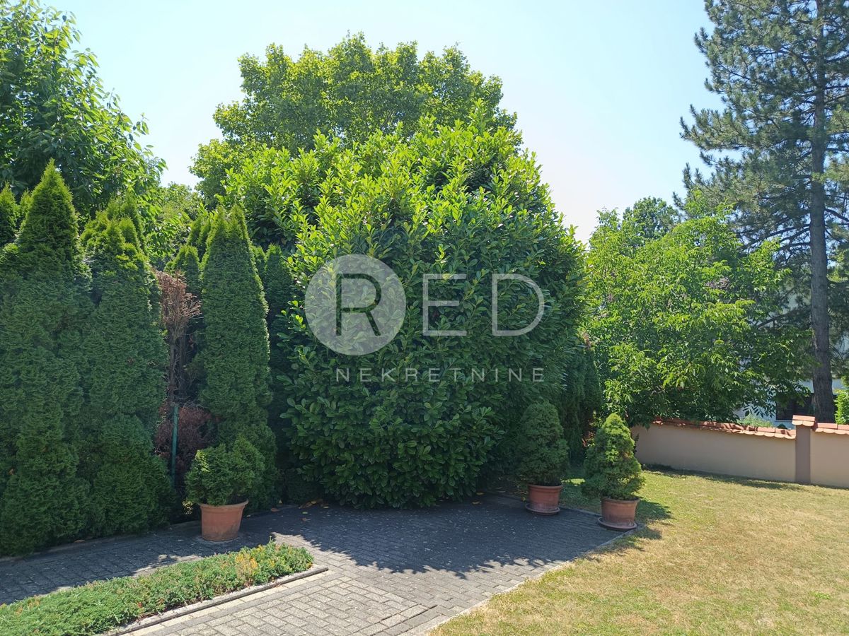 Casa Đakovo, Đakovo, neposredna blizina centra grada, 262m2