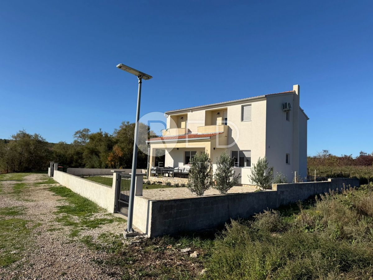 Casa Posedarje, 190m2