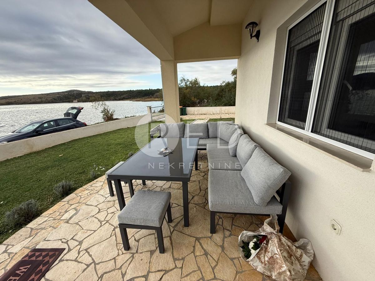 Casa Posedarje, 190m2