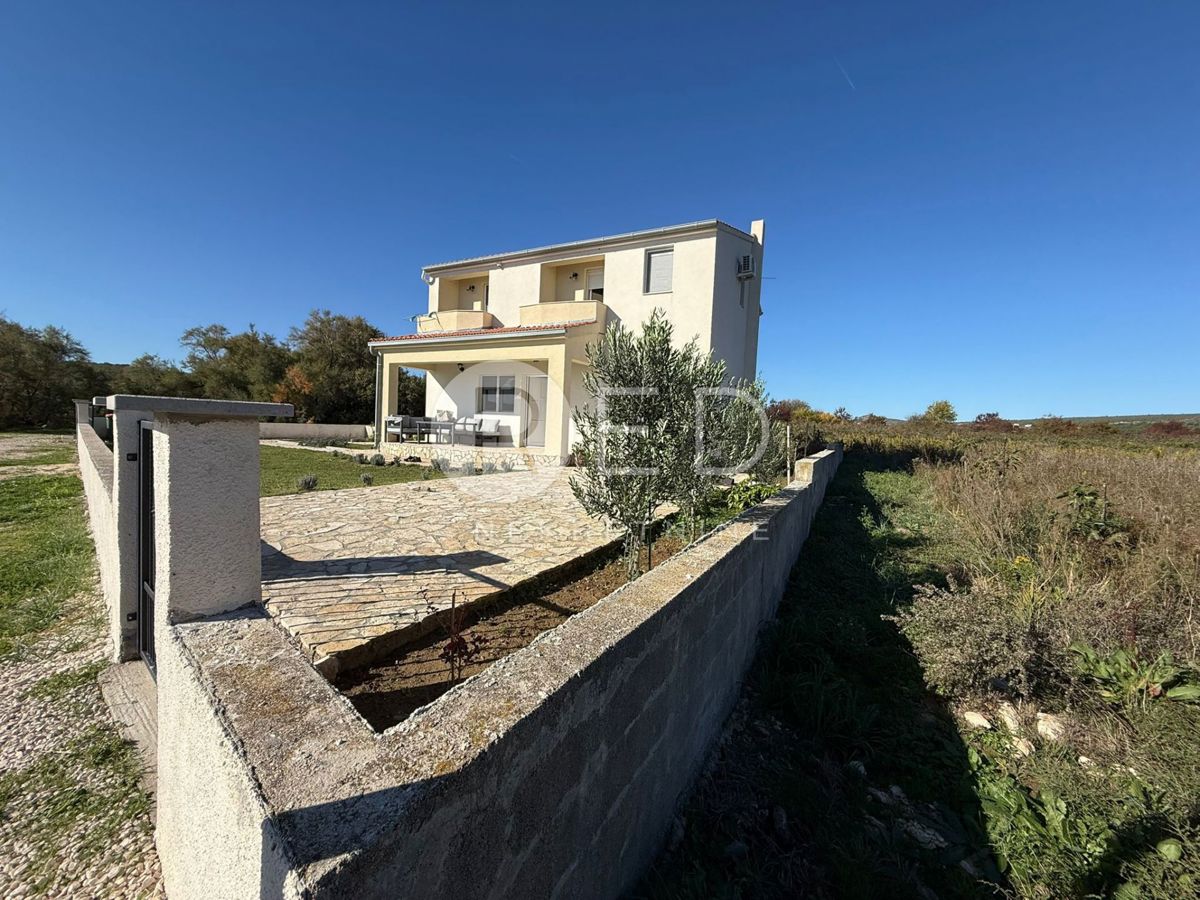 Casa Posedarje, 190m2