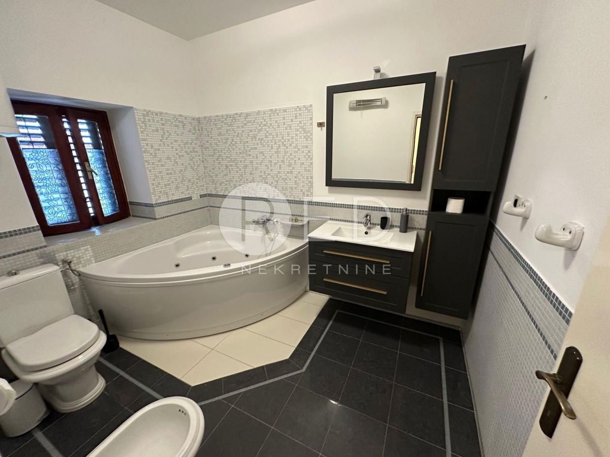 Appartamento Arbanasi, Zadar, Ulica nadbiskupa Vicka Zmajevića, 128m2