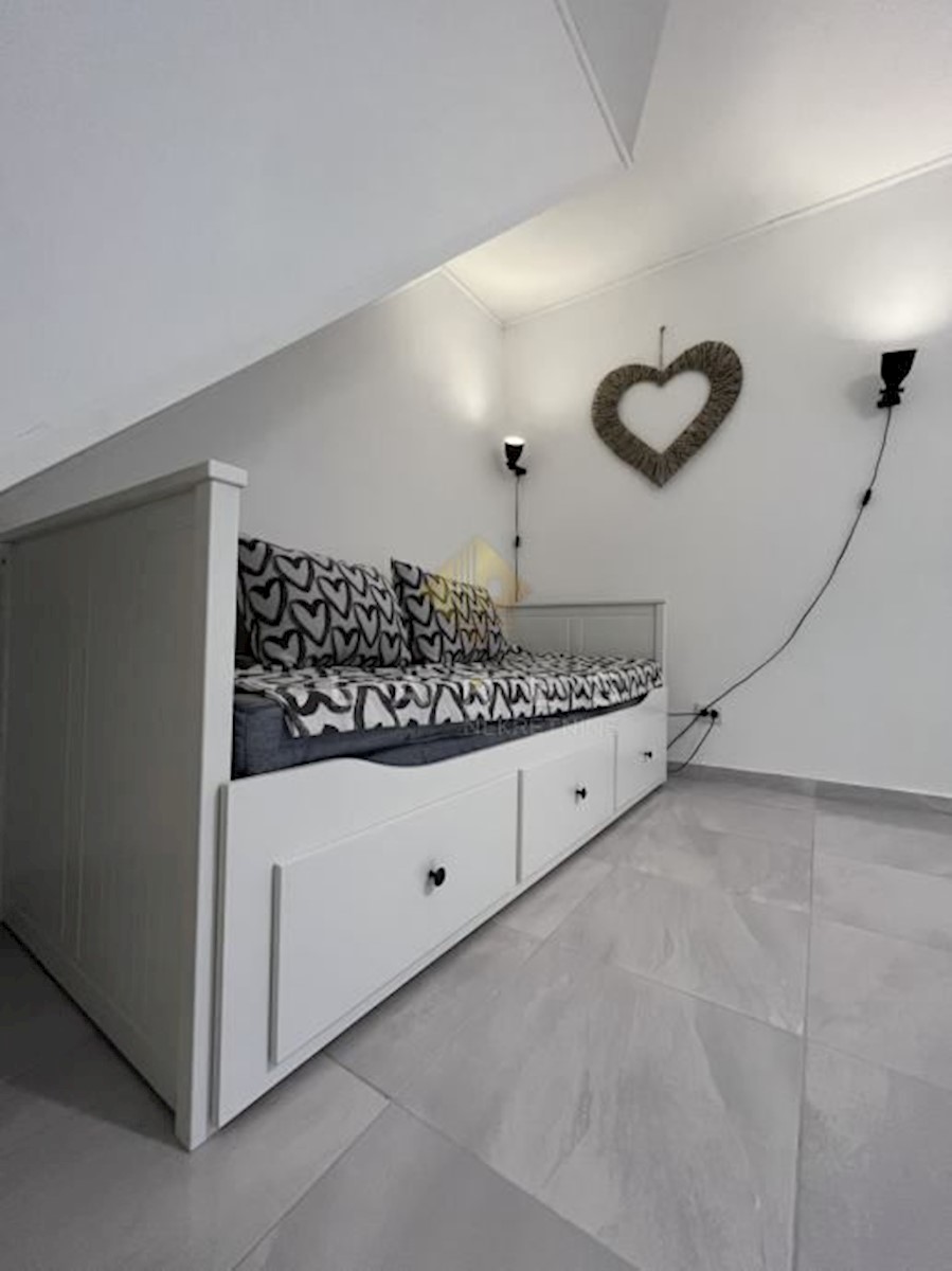 Casa Crnica, Šibenik, Drvarska ulica, 72m2